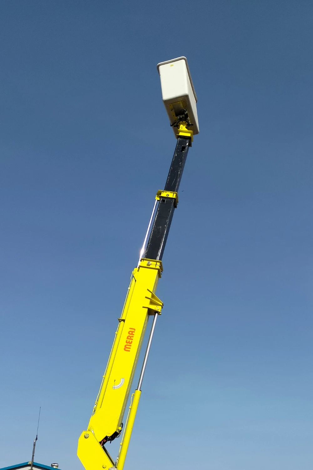 Meraj Bucket Platform boom detail