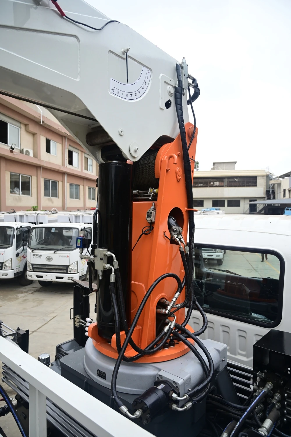 Meraj Telescopic Crane hydraulic boom detail