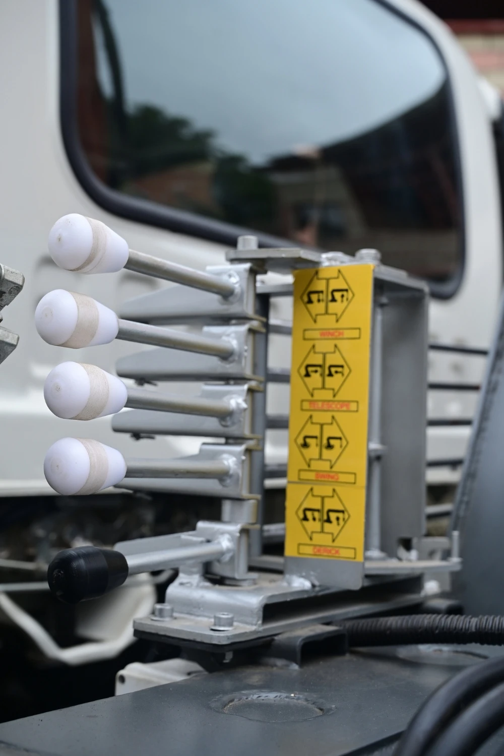 Meraj Telescopic Crane outrigger control levers